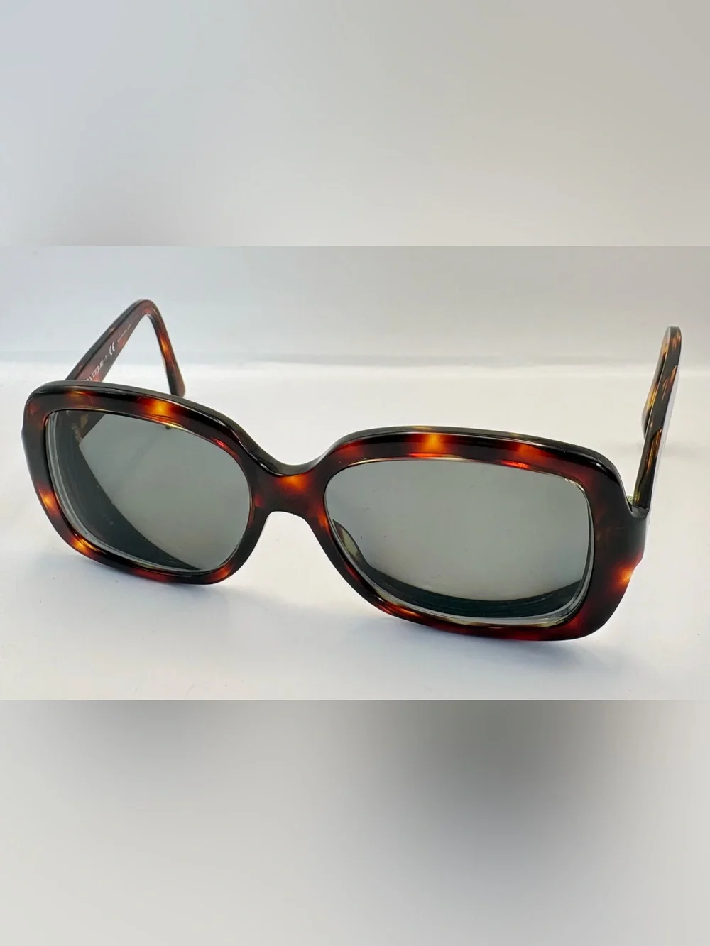 Vogue listing pair